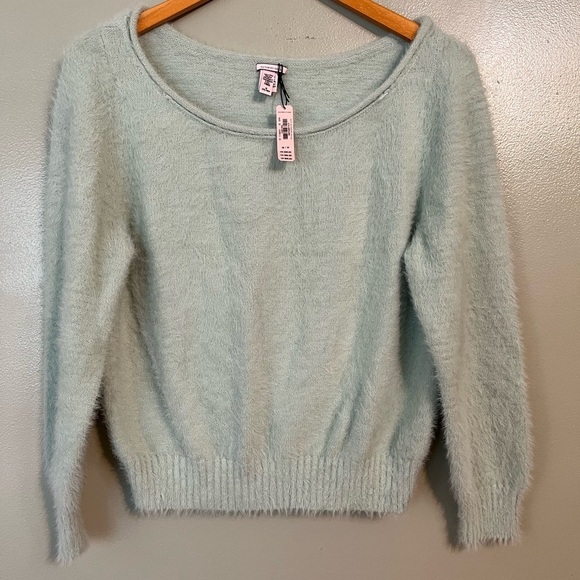 Victoria Secret Womens Green Fuzzy Long Sleeves Crop Pullover Sweater M NWT - Picture 1 of 10
